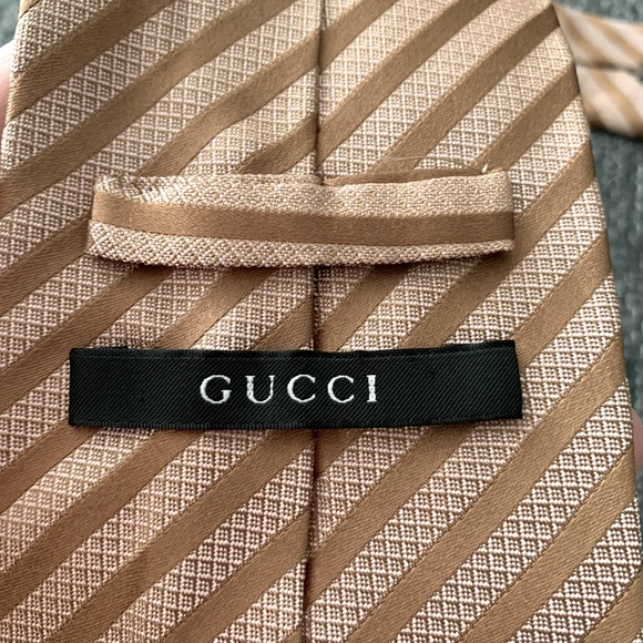 Authentic Gucci Diagonal Stripe Silk Tie - Picture 3 of 4